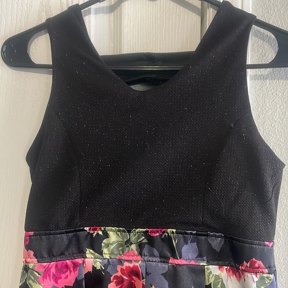 NWT black and floral party dress. Girls size 14 - Picture 2 of 3